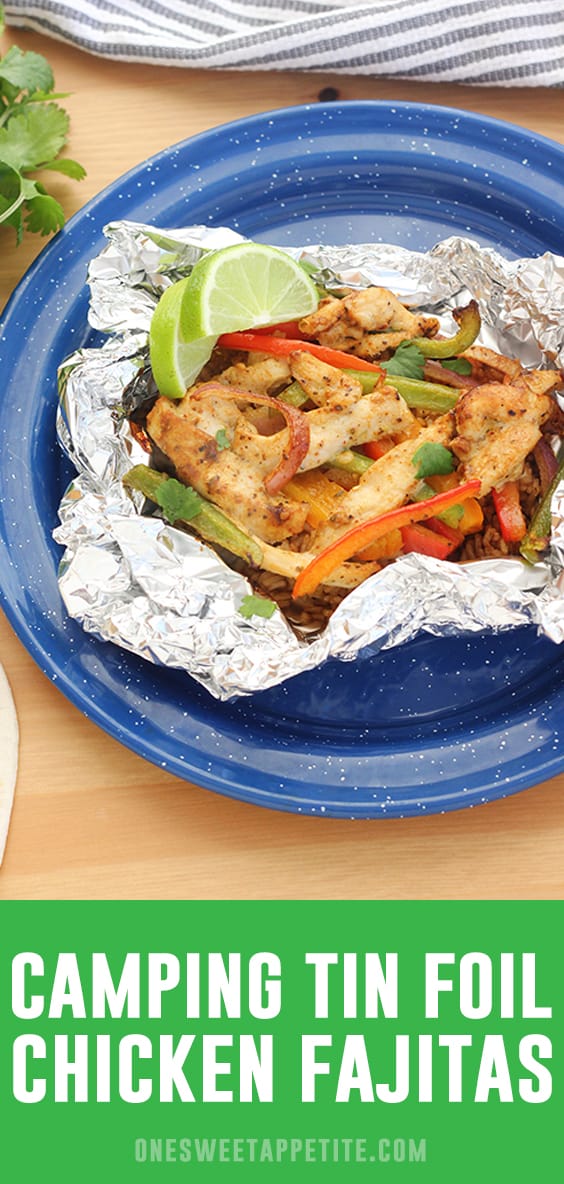 Easy tin foil chicken fajitas - the perfect tin foil dinner recipe for a no-fuss summertime dinner! These tasty foil packs are perfect for cookouts, grilling, and camping. Easy tin foil chicken fajitas - the perfect tin foil dinner recipe for a no-fuss summertime dinner! These tasty foil packs are perfect for cookouts, grilling, and camping.