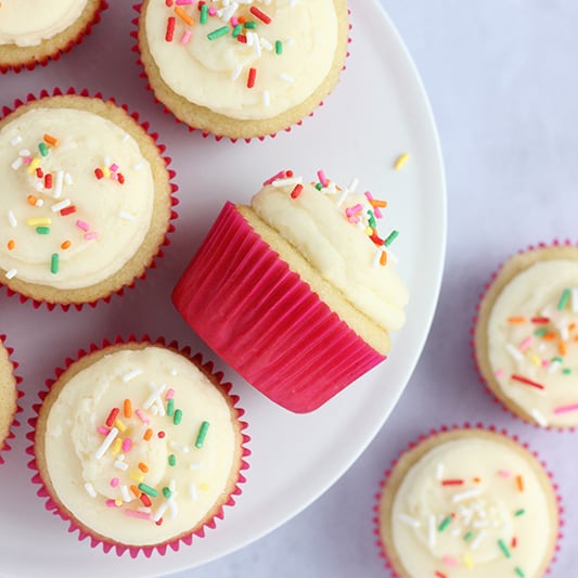 The Dash Everyday Stand Mixer & My Strawberry Cheesecake Cupcake