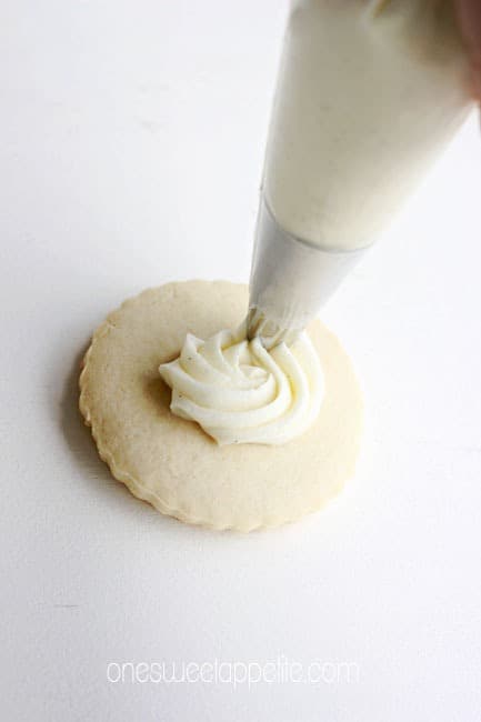 How to pipe a rose cookie step two