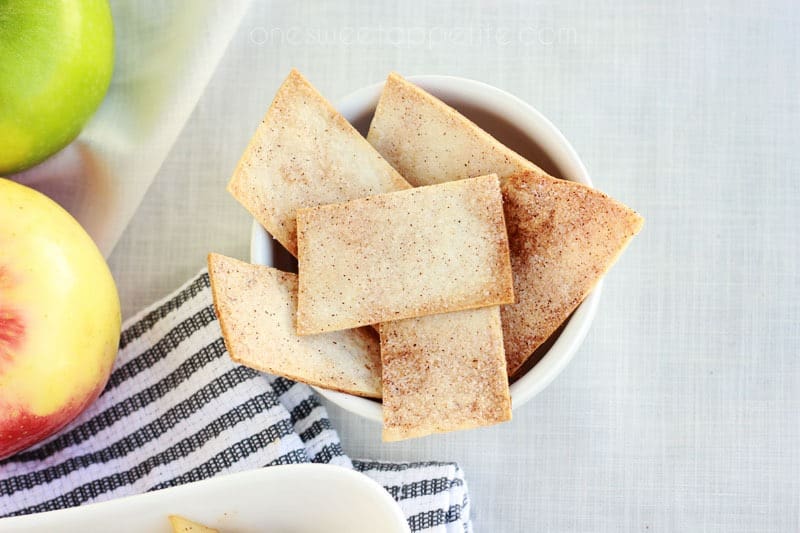 apple pie dip with cinnamon chips