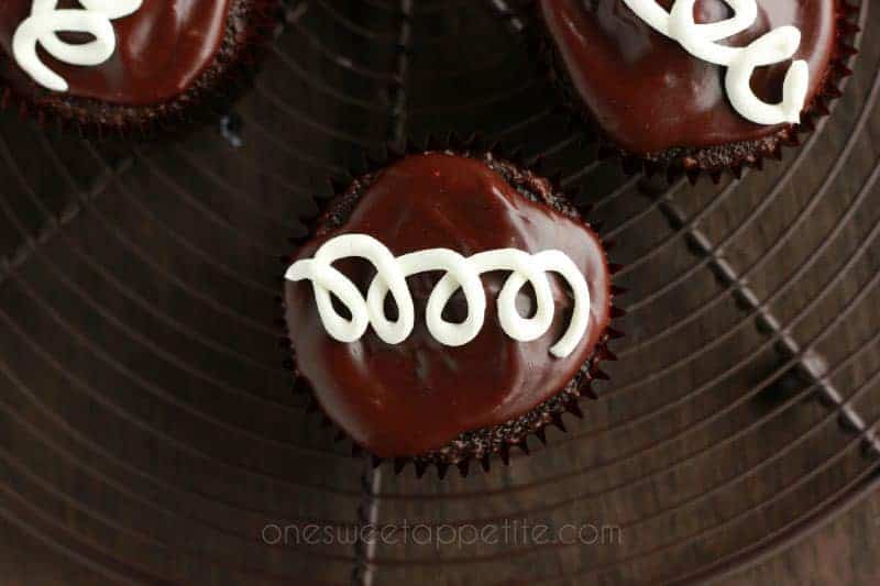 Copycat Hostess Cupcakes