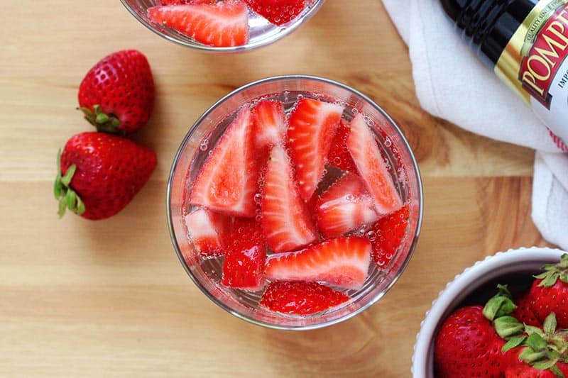 Healthy Strawberry Mocktail Spritzer {Strawberry Limeade}