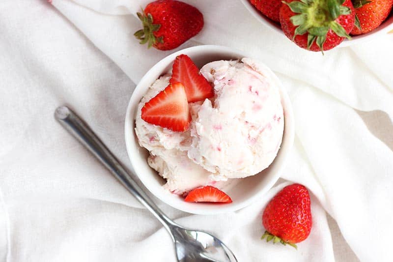 how to make no churn strawberry ice cream