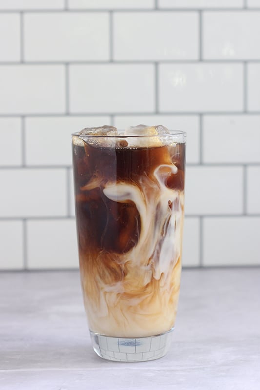 A barista's guide on how to make iced coffee from hot coffee