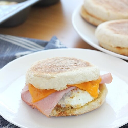 https://onesweetappetite.com/wp-content/uploads/2021/06/Breakfast-Samdwich-Recipe-7-500x500.jpg