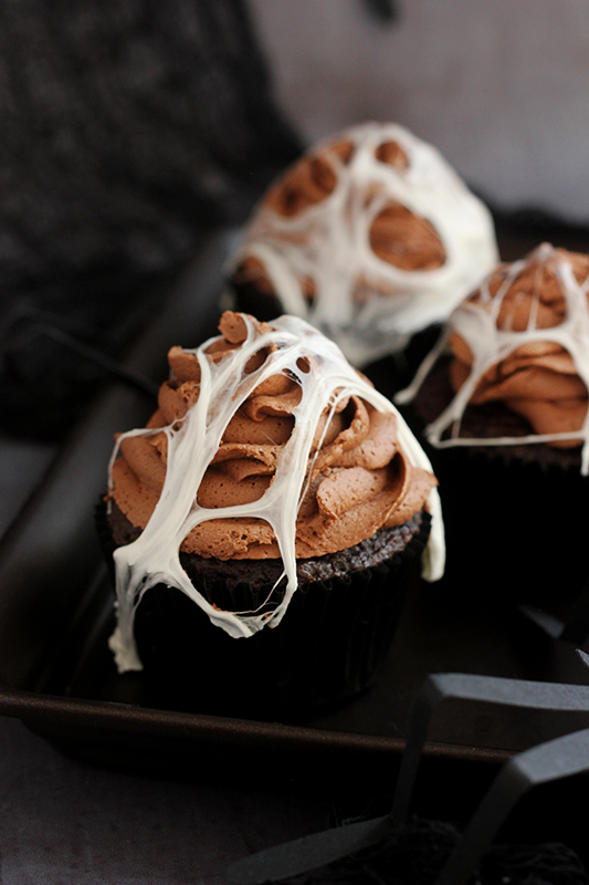 how to make spider web cupcakes