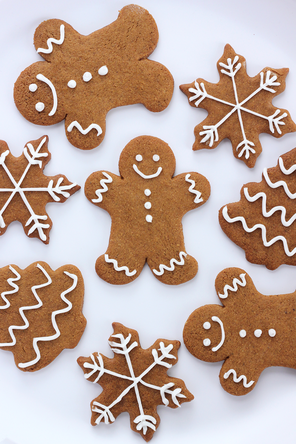 Giant Gingerbread Man Cake (Bonus Snowman Cake Pops)